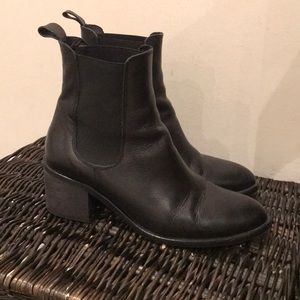 Final drop- L’intervalle Black Leather Boot
